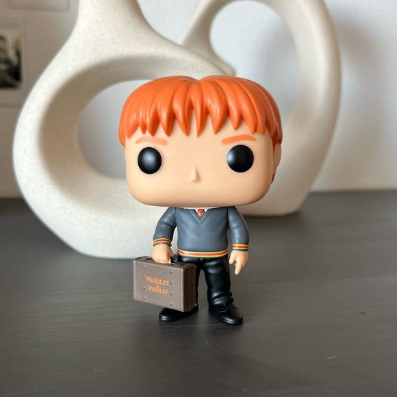 (Damaged box) | Vaulted #33 Fred Weasley Funko Pop Figure - Picture 8 of 10
